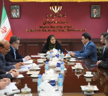 نشست تخصصی دکتر عباسی کالی با وزیر راه و شهرسازی در راستای پیگیری پروژههای عمرانی شهرستانهای پنجگانه